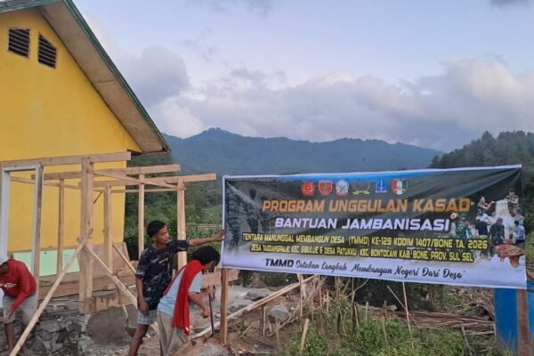 Satgas TMMD Ke-129 Kodim 1407/Bone Percepat Pembangunan Jambanisasi di Desa Langi