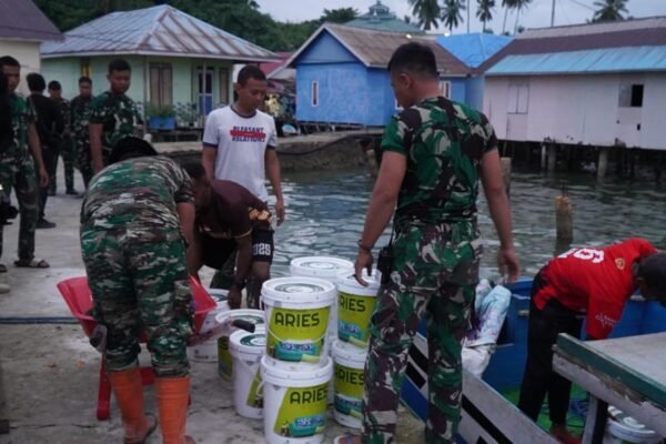 Jalur Laut Jadi Andalan Satgas TMMD Distribusikan Material ke Desa Polewali