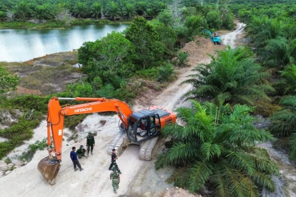Dukungan Pembangunan Jalan Dari TMMD di Deniang dan Penyamun