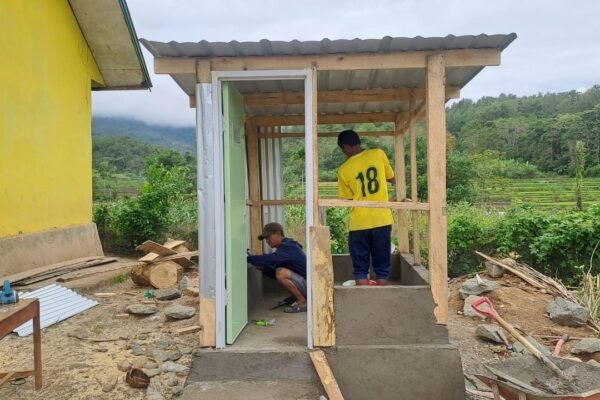 Satgas TMMD Ke-129 Kodim 1407/Bone Lanjutkan Pembangunan Jambanisasi/MCK Titik 3 di Dekat Pasar Dusun Patukku