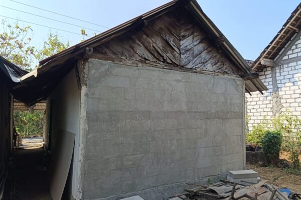 Tahap Demi Tahap RTLH Rumah Ibu Saelah Terus Rampung, TMMD Ke-129 Kodim 0813/Bojonegoro Wujudkan Hunian Layak*