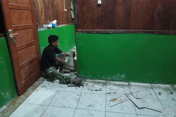Dedikasi Tinggi Satgas TMMD Ke-129 dalam Penyelesaian Rumah untuk Masyarakat Sesor