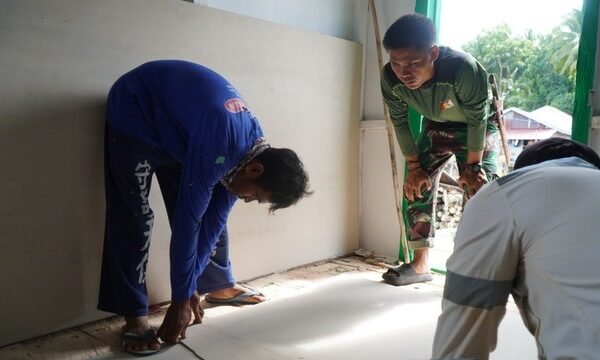 Renovasi RTLH Milik Bapak Nardianto Masuki Tahap Pemasangan Kasbor Dinding Dapur