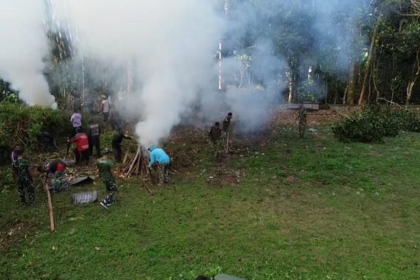 Lingkungan Pura Puseh Makin Bersih, Satgas TMMD Ke-129 Kodim 1626/Bangli Turun Langsung Bersama Warga