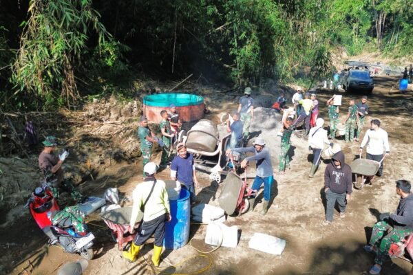 Progres Rabat Beton Tembus 90 Persen, Gotong Royong Satgas TMMD dan Warga Terus Menguat di Sekardadi
