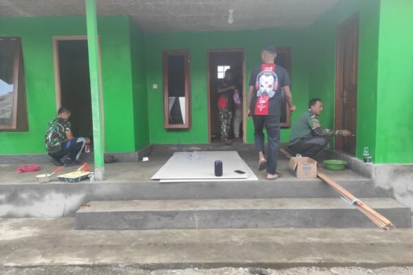 Sentuhan Cat Satgas TMMD Bikin Rumah I Wayan Pasta Lebih Bersih dan Tertata