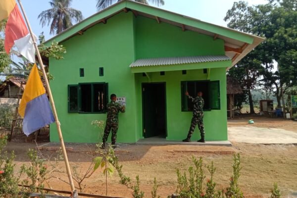 Kodim 0412/Lampung Utara Perbaiki Rumah Tak Layak Huni untuk Warga