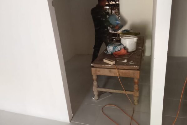 Satgas TMMD Kodim 0813/Bojonegoro Kebut Finishing RTLH Milik Ibu Wagini