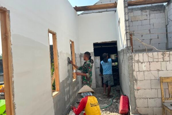 Gotong Royong Satgas TMMD dan Warga Percepat Pembangunan RTLH Bapak Koko Margono