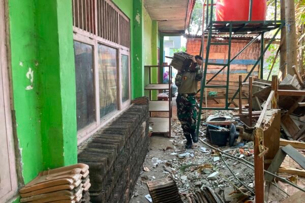 Pembenahan SDN Kesongo 1 Terus Dikebut Satgas TMMD ke-129 Kodim 0813/Bojonegoro