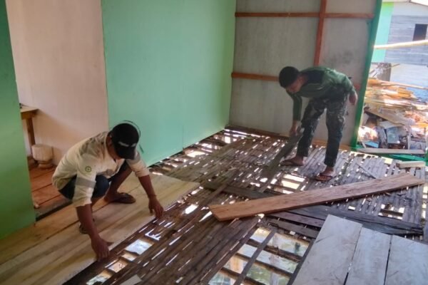 Satgas TMMD Fokus Pemasangan Lantai RTLH Milik Bapak Nardianto