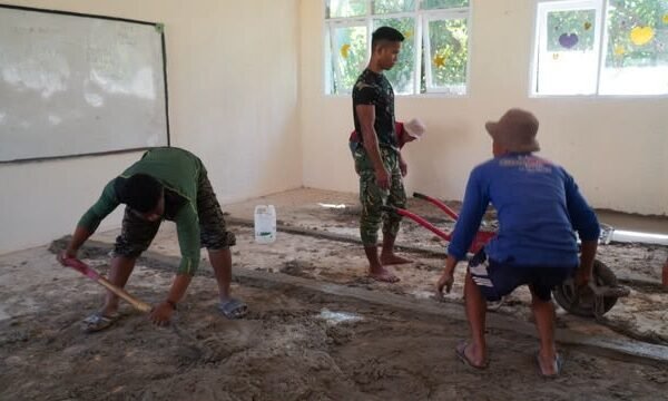 Pengecoran Lantai SDN Polewali Terus Dipercepat Satgas TMMD