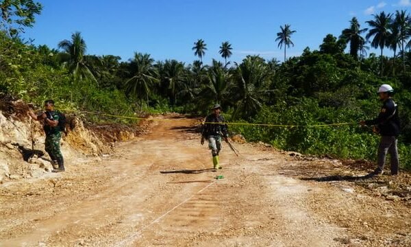 Satgas TMMD Bersama Dinas PUPR Morowali Ukur Volume Jalan Hasil Pekerjaan