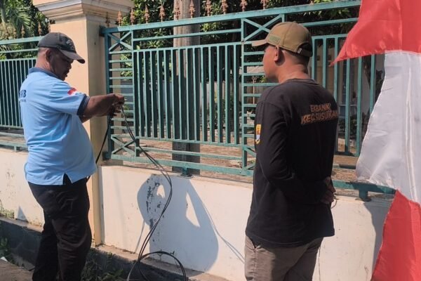 Penerangan Jalan Umum Dihadirkan melalui TMMD ke-129 di Cirebon