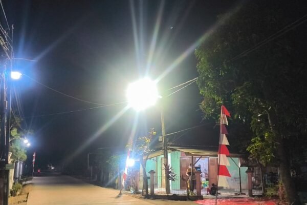 Program TMMD ke-129 Kodim Cirebon Ciptakan Penerangan Jalan untuk Desa Luwung Kencana