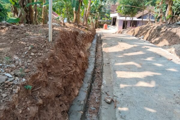 Rabat Beton 210 Meter Terus Dikebut, Akses Warga Pinang Jaya Semakin Nyaman