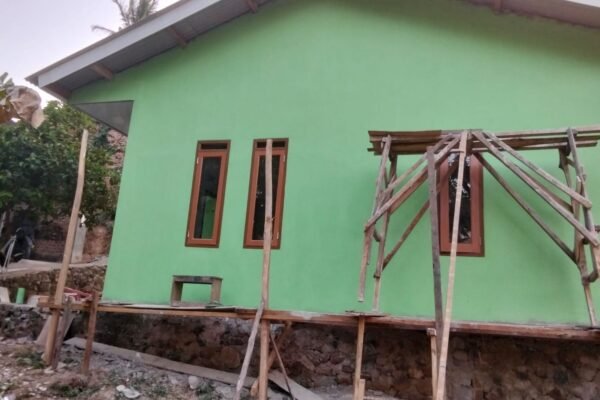 Rumah Syahrul Masuki Tahap Pengecatan, Satgas TMMD ke-129 Perkuat Kualitas Hunian Warga