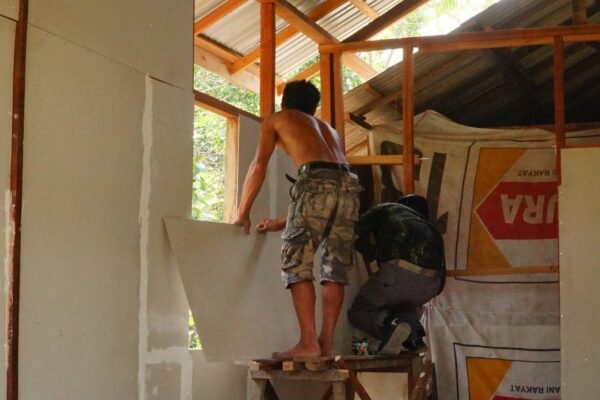 Gotong Royong Satgas TMMD dan Warga Percepat Pembangunan RTLH