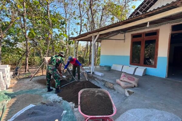 Gotong Royong Satgas TMMD Warnai Persiapan RTLH Ibu Jasmiati di RT 09/RW 03