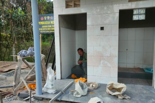 MCK Fasum Sekardadi Dikebut, Satgas TMMD Kodim 1626/Bangli Kejar Penyelesaian Sebelum Penutupan