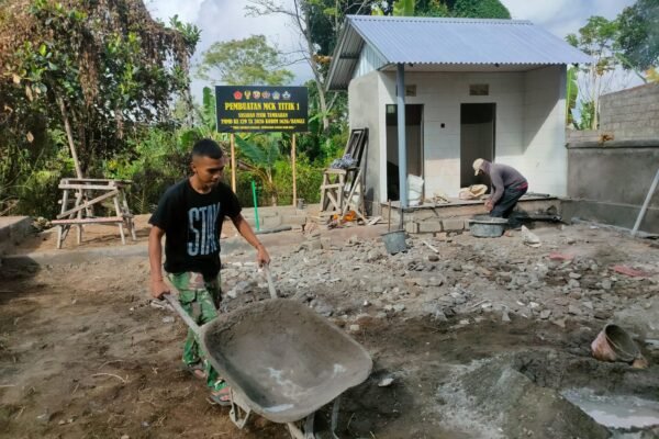 Tingkatkan Fasilitas Sanitasi, Satgas TMMD Kodim 1626/Bangli Bangun MCK untuk Warga Sekardadi