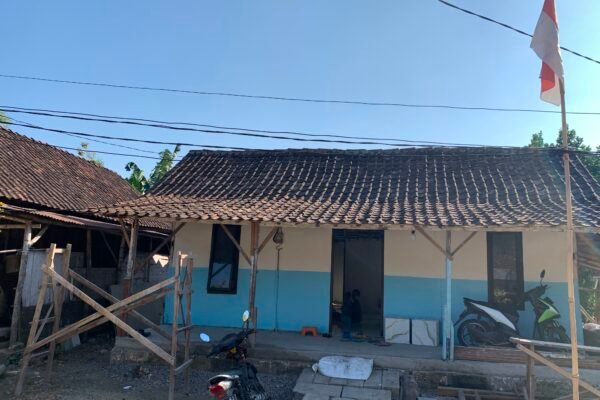 Rumah Bapak Ladi Kian Terbentuk, Satgas TMMD Terus Lanjutkan Pembangunan RTLH