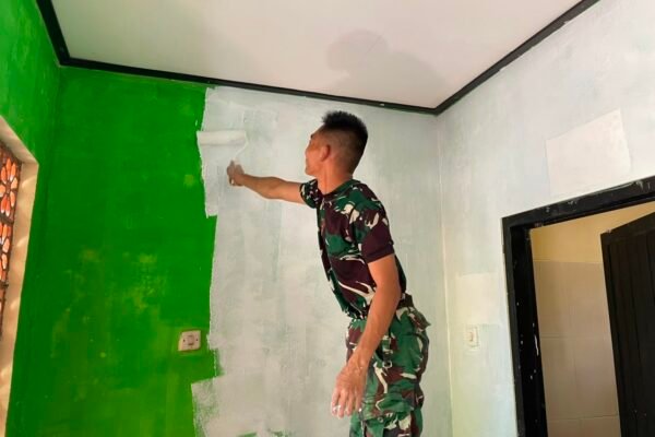 Satgas TMMD Ke-129 Kodim 0813/Bojonegoro Percantik SDN Kesongo 1 Melalui Pengecatan