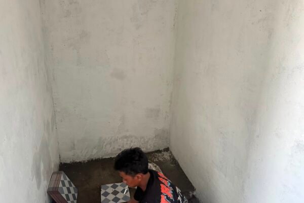 Kamar Mandi Rumah Ibu Rodiah Dikebut, Satgas TMMD 129 Bangka Hadirkan Hunian Lebih Sehat