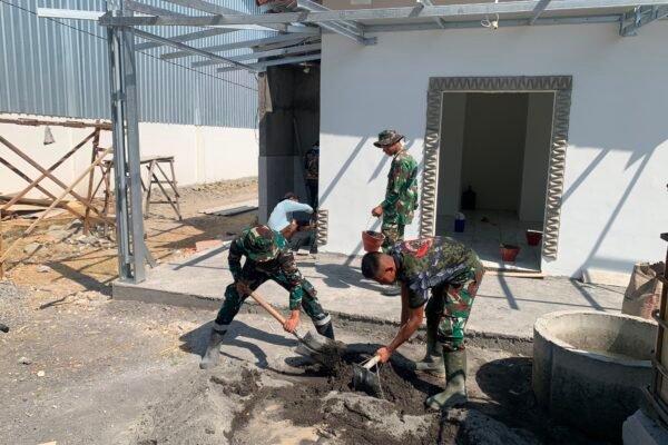 Gotong Royong dan Semangat Satgas TMMD Kodim 0813/Bojonegoro Wujudkan Musala dan Toilet Desa Kesongo