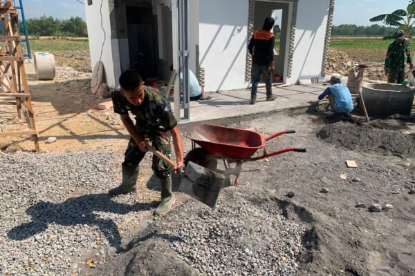 Dedikasi Satgas TMMD dalam Membangun Fasilitas Umum di Desa Kesongo