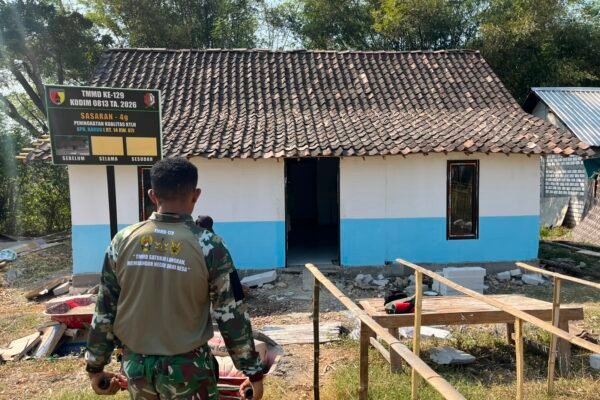 Kerja Sama Satgas TMMD Percepat Pendistribusian Material Pembangunan