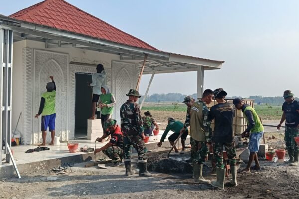 Sinergi Satgas TMMD dan Warga Jadi Kunci Pembangunan Musala dan MCK di Kesong