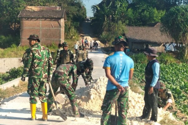 Satgas TMMD Kodim 0813/Bojonegoro Kebut Penimbunan Jalan Demi Percepat Pembangunan