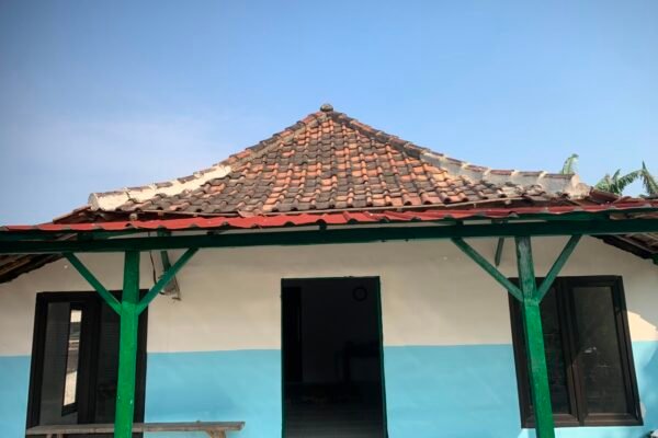 Satgas TMMD Kodim 0813/Bojonegoro Laksanakan Pengecatan RTLH Milik Bapak Samijan