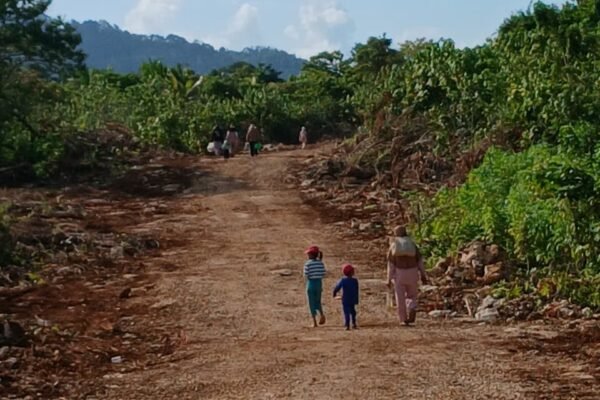 Masyarakat Kepulauan Umbele Sambut Antusias Hasil Pembukaan Jalan TMMD