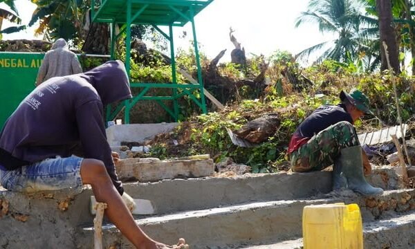 Pekerjaan Halaman Manunggal Air Bersih Masjid Desa Polewali Terus Dikebut Jelang Penutupan TMMD