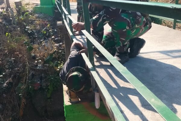 Menyambung Asa di Atas Sungai: Satgas TMMD 129 Bojonegoro dan Warga Wujudkan Jembatan Brang Etan