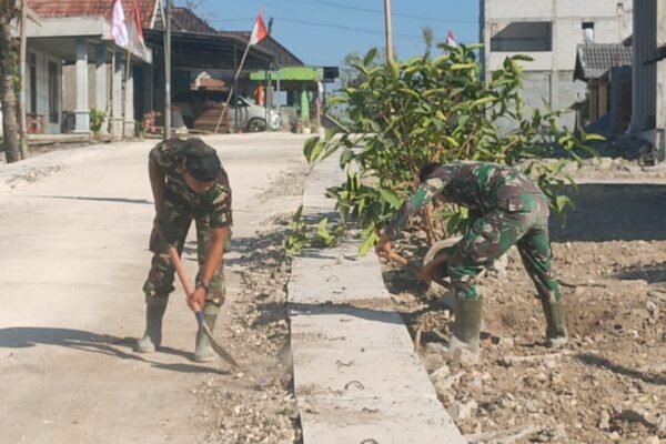 Merajut Asa di Dusun Krebet: Satgas TMMD 129 Bojonegoro dan Warga Kompak Perkuat Drainase