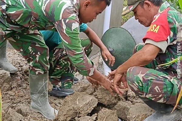 Tingkatkan Produktivitas Pertanian Desa, Kerja Keras Satgas TMMD 129 dan Warga Sukses Wujudkan Tandon Saluran Irigasi Desa Tlemang
