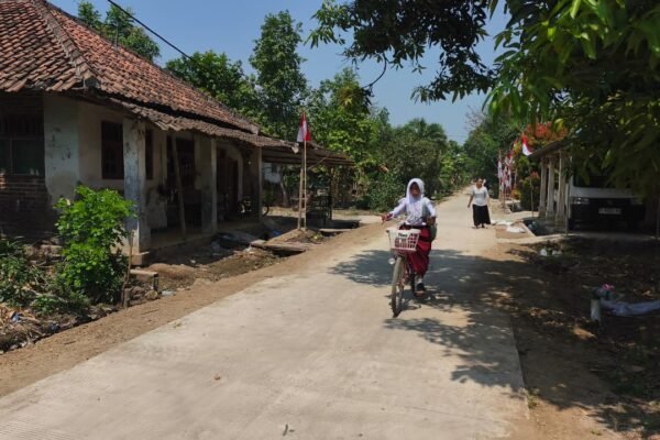 Jalan Rabat Beton TMMD ke-129 Kodim 0620/Kab. Cirebon Selesai 100 Persen