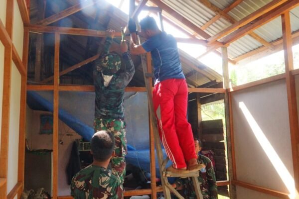 Gotong Royong Jadi Kekuatan, Pembangunan Rumah Warga Bandar Raya Terus Berjalan