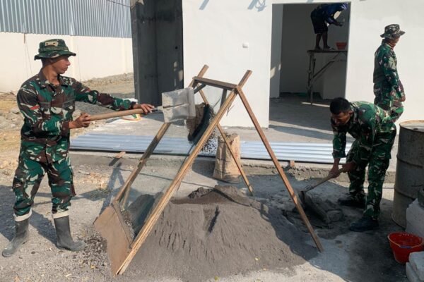 Sinergi Tanpa Batas: Satgas TMMD 129 Bojonegoro dan Warga Kesongo Kebut Pembangunan MCK Rest Area Terpadu