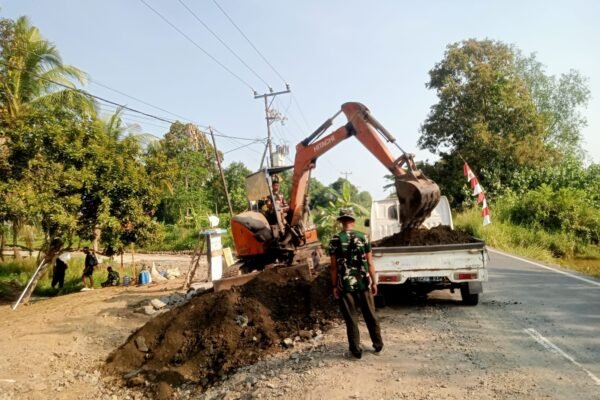 Satgas TMMD Reguler ke-129 Angkut Material, Percepat Penimbunan Jalan 1,2 Kilometer