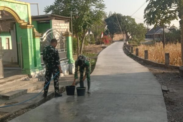 Menjaga Napas Jalan Baru: Dedikasi Satgas TMMD 129 Bojonegoro Merawat Impian Warga Kesongo
