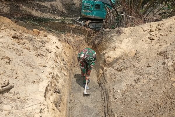 Alat Berat Turun Tangan, Satgas TMMD 129 Kodim 0413/Bangka Percepat Pemasangan Drainase Jalan