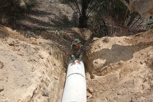 Cegah Jalan Cepat Rusak, Satgas TMMD 129 Bangka Fokus Benahi Drainase