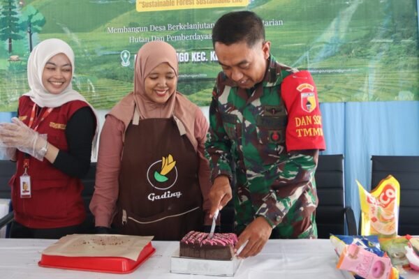Sinergitas Satgas TMMD 129 Bojonegoro dan Mahasiswa KKN-TK Unigoro Dongkrak Ekonomi Desa Kesongo