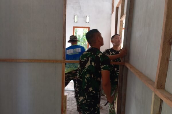Interior Rumah Makin Rapi, Satgas TMMD 129 Kodim 0413/Bangka Pasang Dek Kamar RTLH