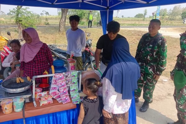 Seteguk Kesegaran Es Dawet Yogik: Cerita Manis Kemanunggalan TNI dan Warga di TMMD 129 Bojonegoro