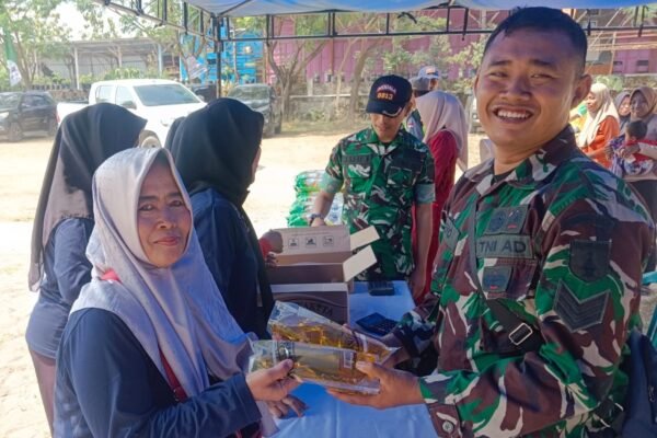 Senyum Sumringah di Kesongo: Saat TNI dan Warga Menyatu dalam Bazar TMMD 129 Bojonegoro